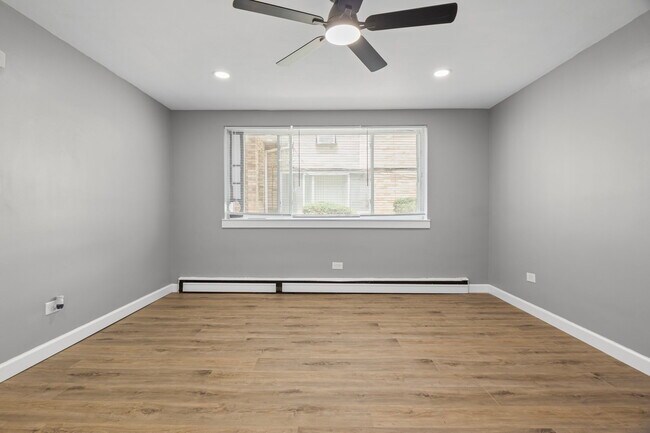 Livingroom - 1835 S 16th Ave