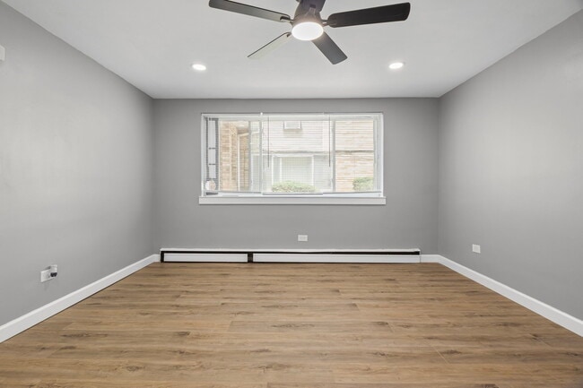 Livingroom - 1835 S 16th Ave