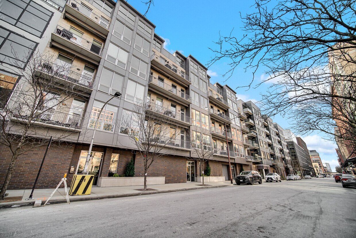 Primary Photo - 16 N Carpenter St