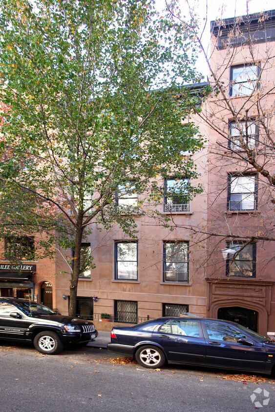 Primary Photo - 119 Henry St