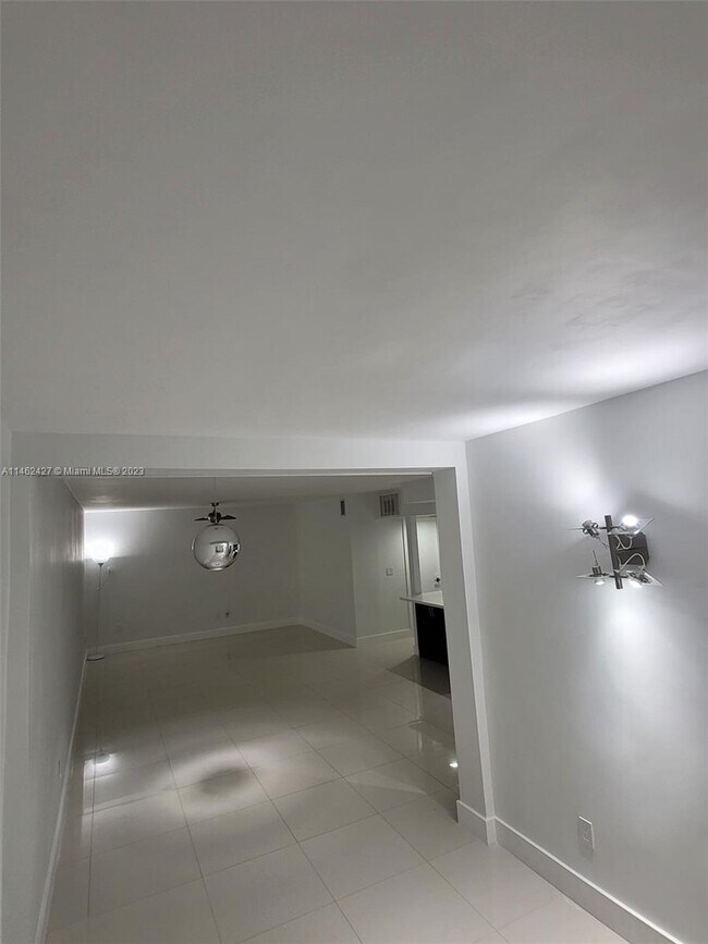 Foto del edificio - 830 NE 199th St