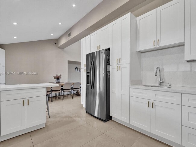 Foto del edificio - 9700 NW 33rd St