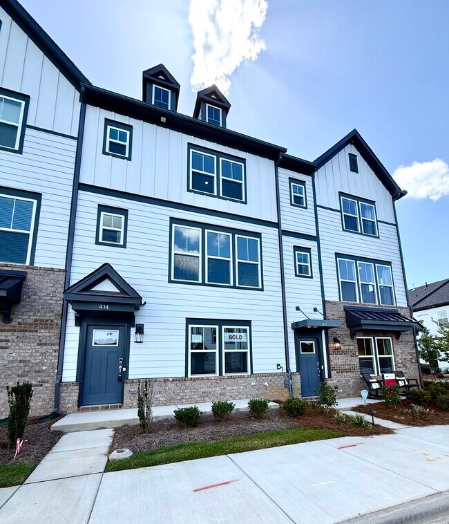 Building Photo - 414 Silver Star Blvd