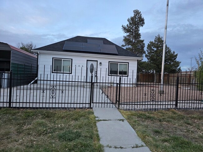 Building Photo - 464 2nd Ave
