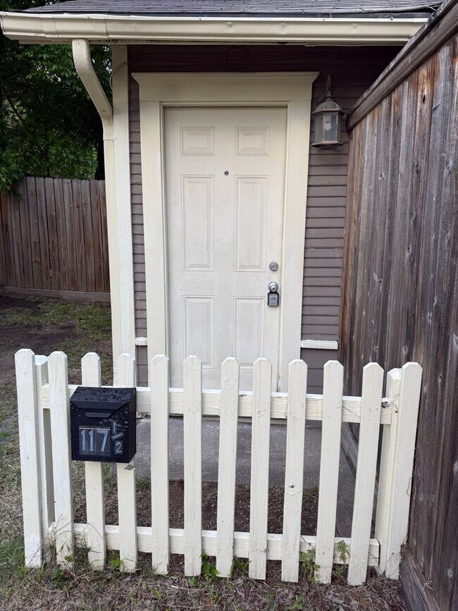 Building Photo - 1/1 with Fenced Yard - Charming Historic Home UPDATED