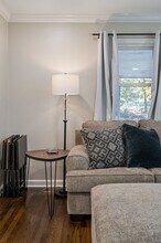 Building Photo - 6 Oriole Dr