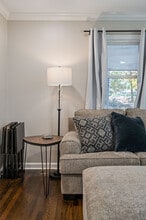 Building Photo - 6 Oriole Dr