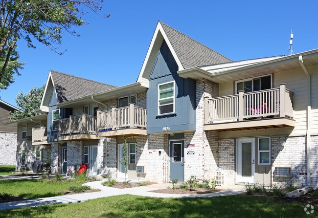 Building Photo - Seven Oaks Apartments