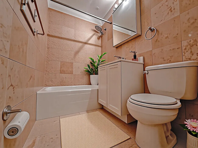 Building Photo - 120 E 17th St