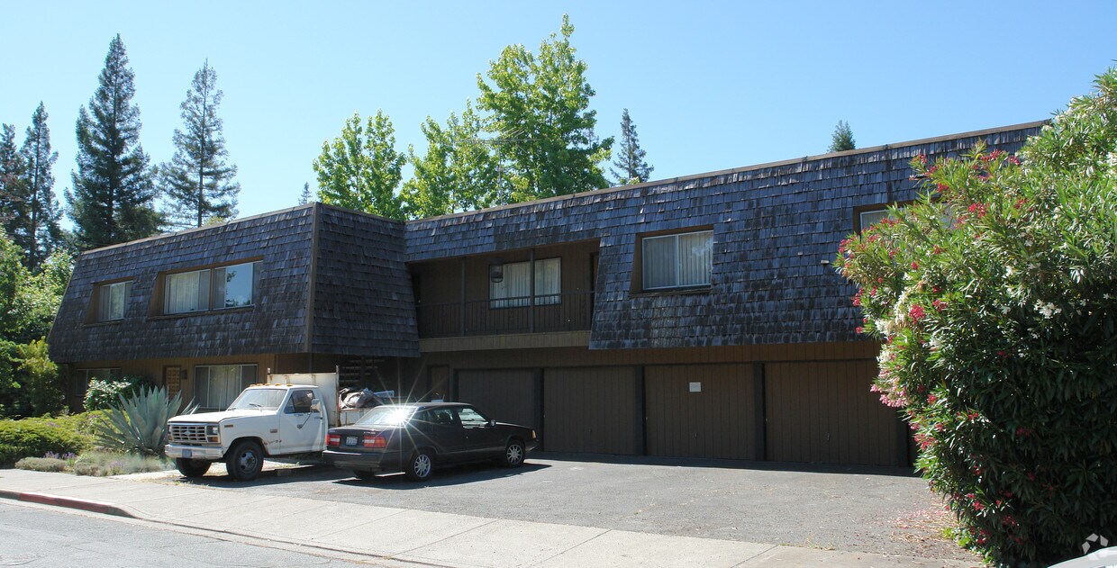 Building Photo - 3603 Chestnut St