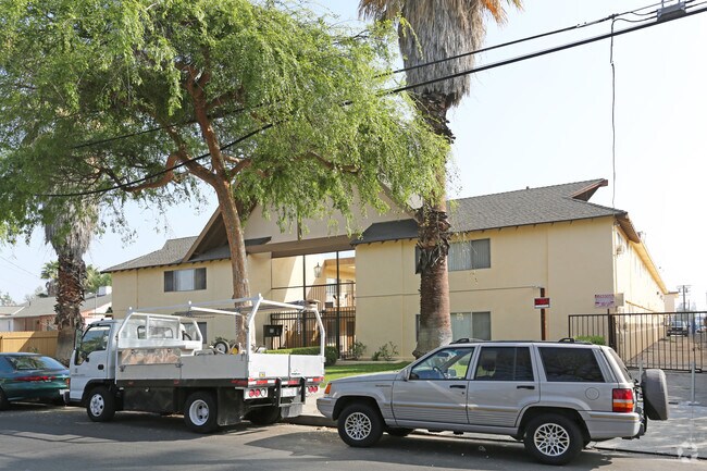 Building Photo - 7636 Owensmouth Ave