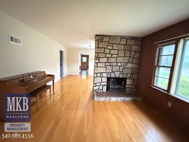 Foto del edificio - SHORT TERM RENTAL - 2 BR & 1.5 BA $1550 in...