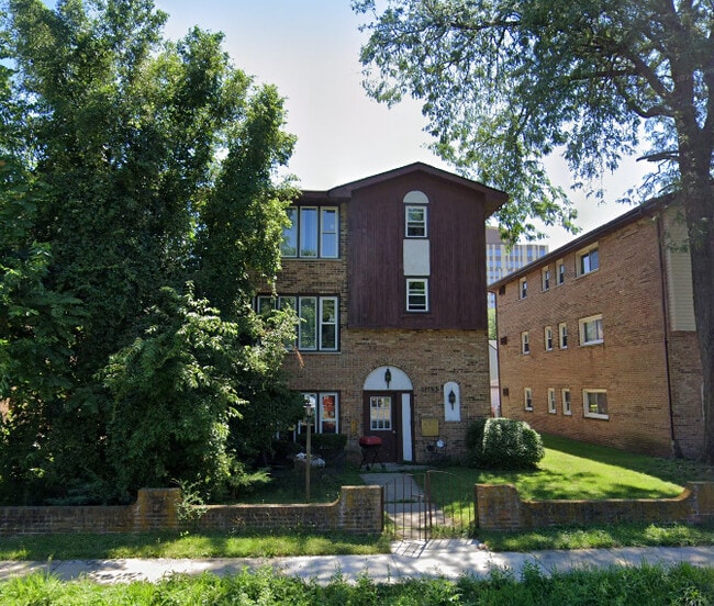 Building Photo - 17313 Lathrop Ave