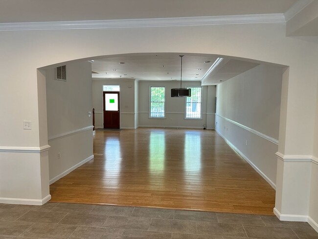 Building Photo - Beautiful 3BR in Historic Anacostia