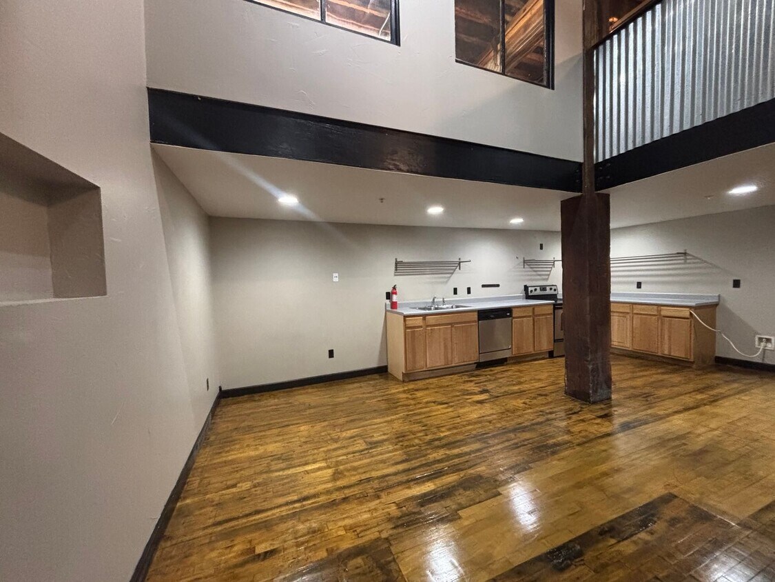 Foto principal - Beautiful 3 bedroom 2 bathroom loft at fou...