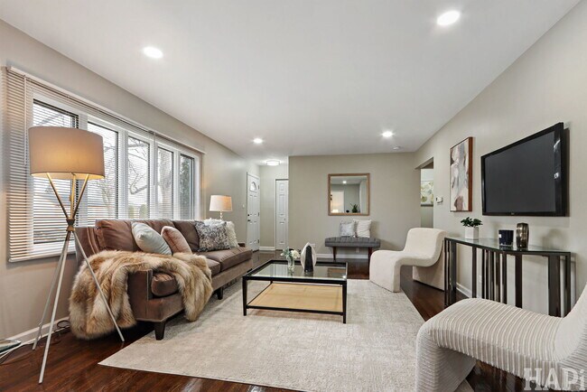 Foto del edificio - 75 Carthage Ln