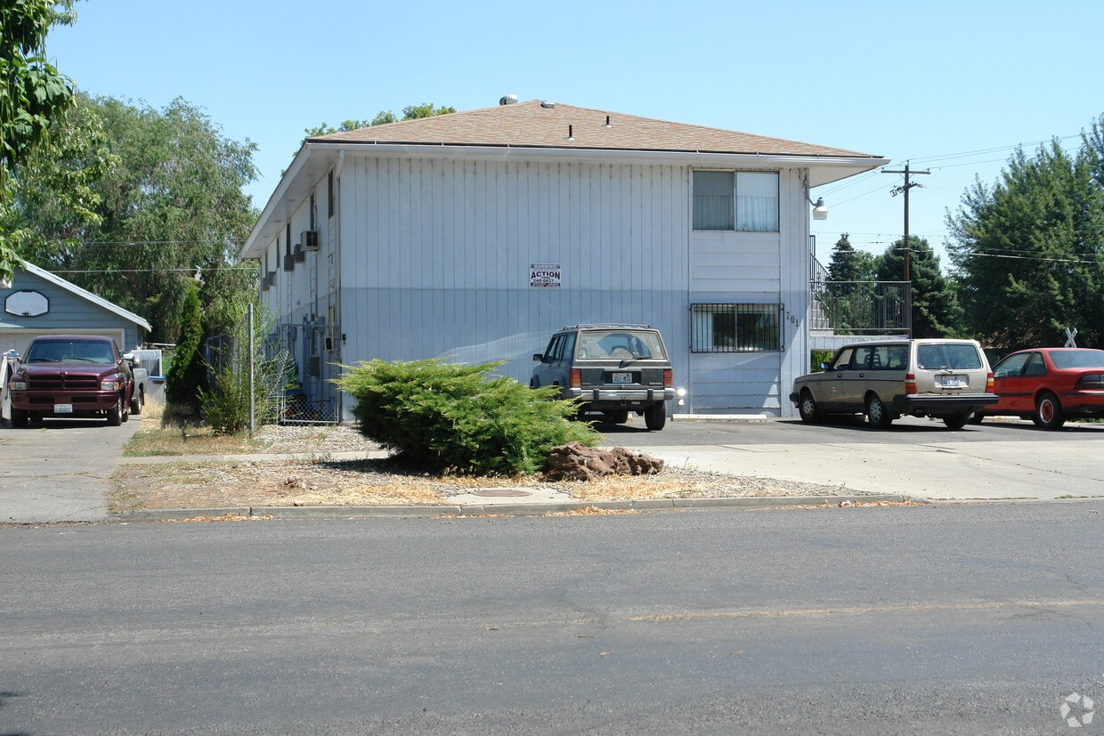 Building Photo - 701 N 3rd St