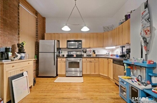 Foto del edificio - 325 Lafayette St