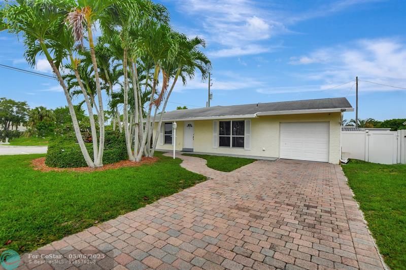 Foto principal - 22219 SW 63rd Ave
