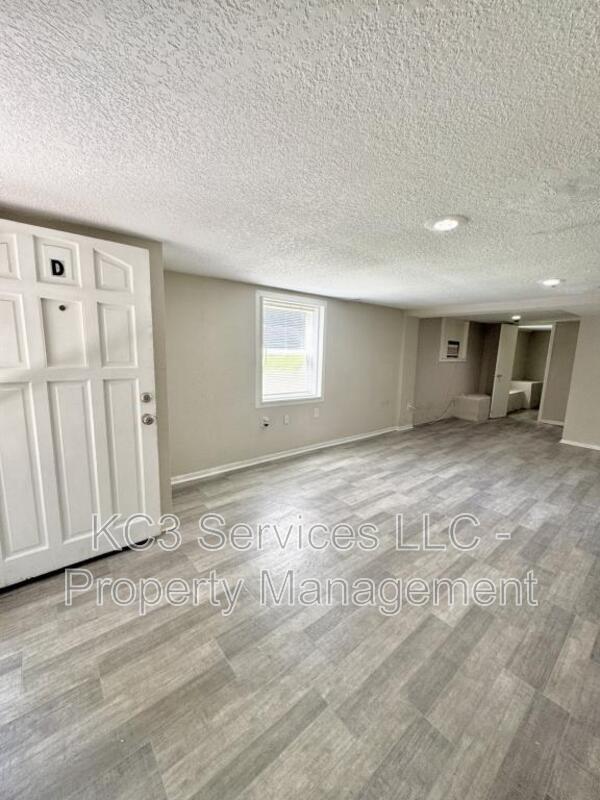 Foto del edificio - 6131 NE Vivion Rd