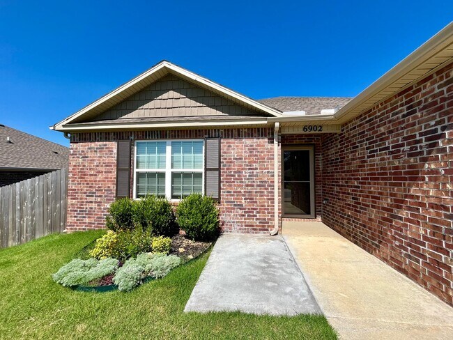 Foto del edificio - 3 Bedroom Bentonville Home Available for R...