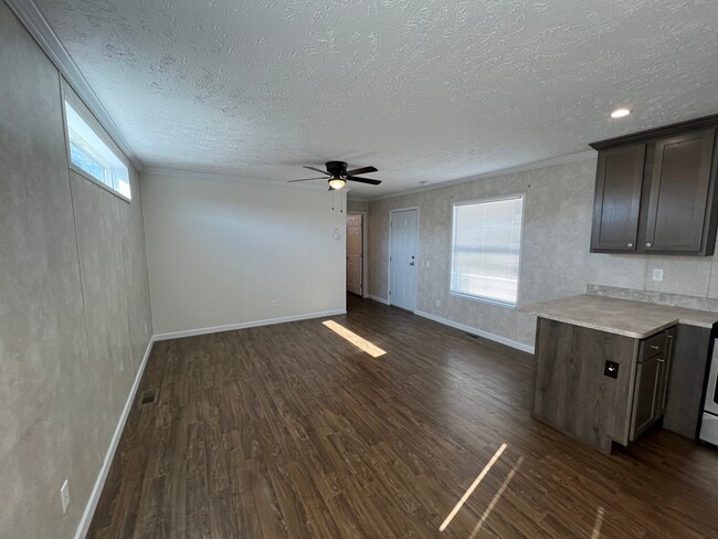 Building Photo - 16170 Normandy St