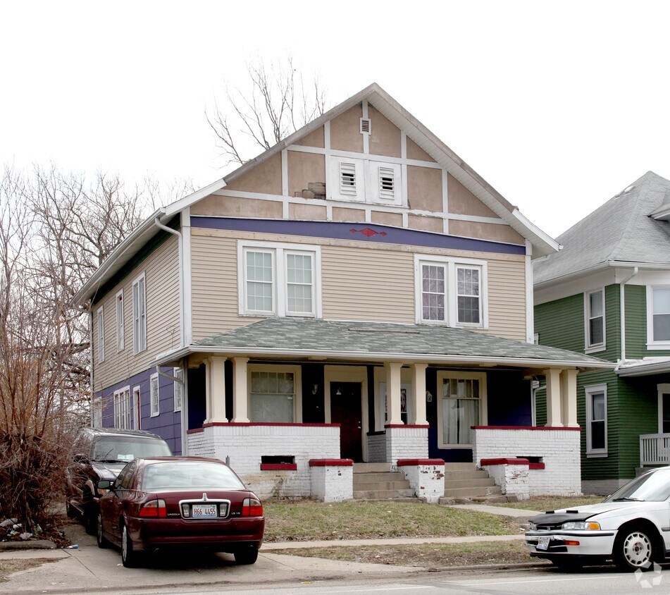 Building Photo - 2729 N College Ave