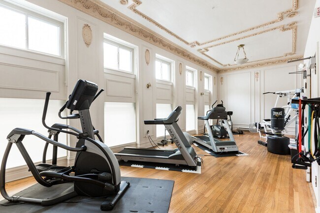 Foto del edificio - Two Bedroom, One Bath with Main Street Vie...