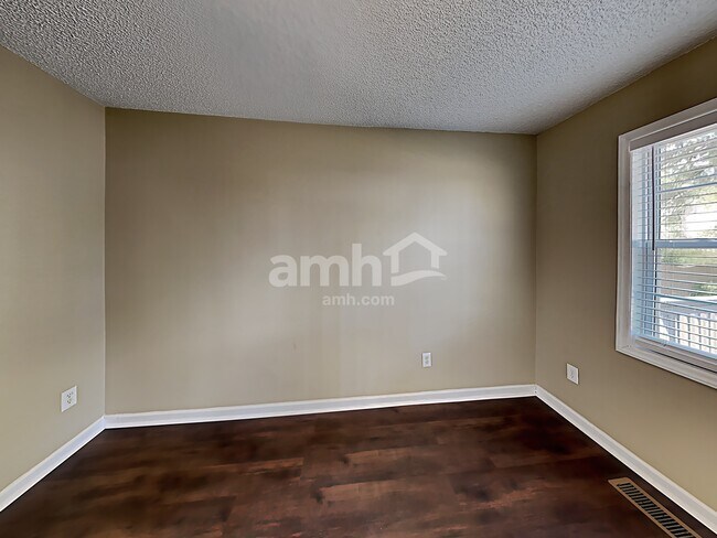 Foto del edificio - 1317 E Stonemason Dr