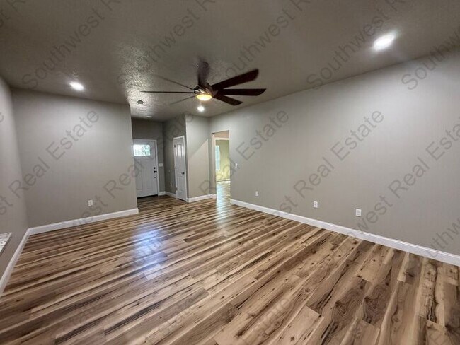 Foto del edificio - Coming Soon! Modern 3 bedrooms, 2 bathrooms home.
