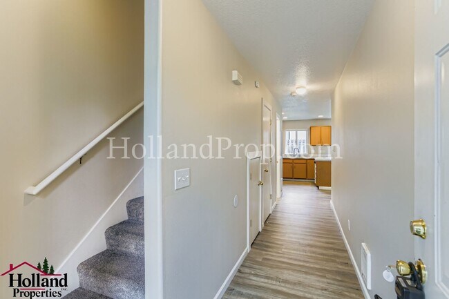 Foto del edificio - Great Location — 3BR Beaverton Townhome