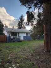 Building Photo - 2119 SW Cloverdale St