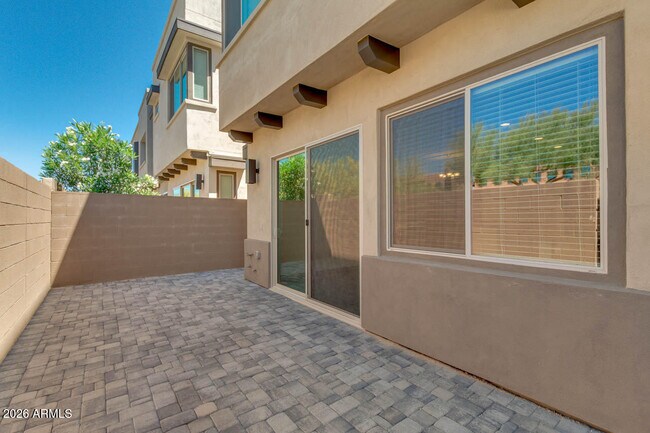 Building Photo - 7332 E Vista Bonita Dr