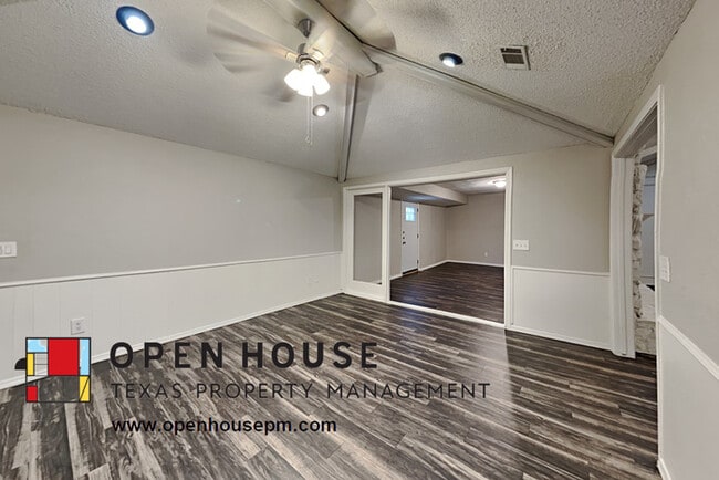 Building Photo - 2705 Loch Haven Dr Plano