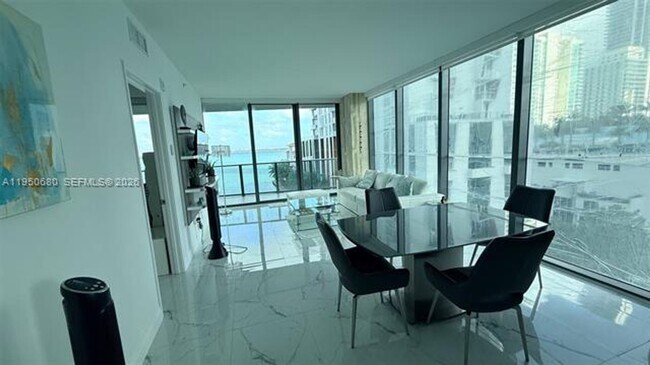 Foto del edificio - 460 NE 28th St