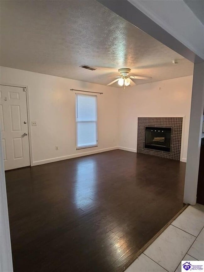 Building Photo - 1506 W Elm Rd