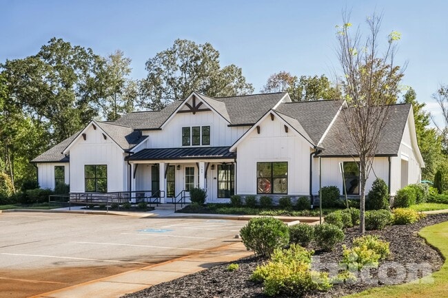 Building Photo - 288 Oliver Dr