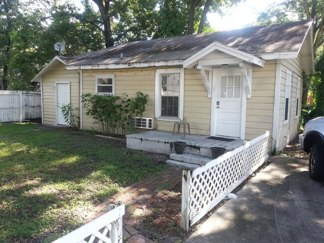 1411 - 1411 House