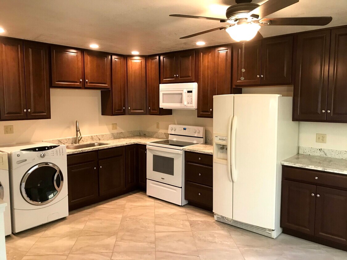 Primary Photo - 20332 Wisteria St