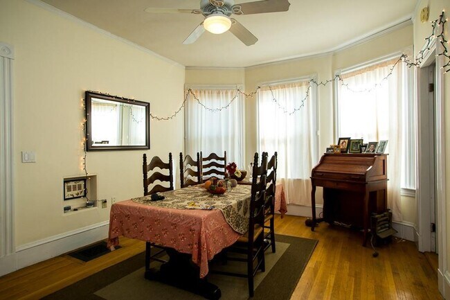 Foto del edificio - 176 Elm St