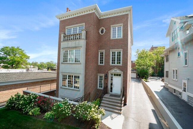 Foto del edificio - 107 S Grant St