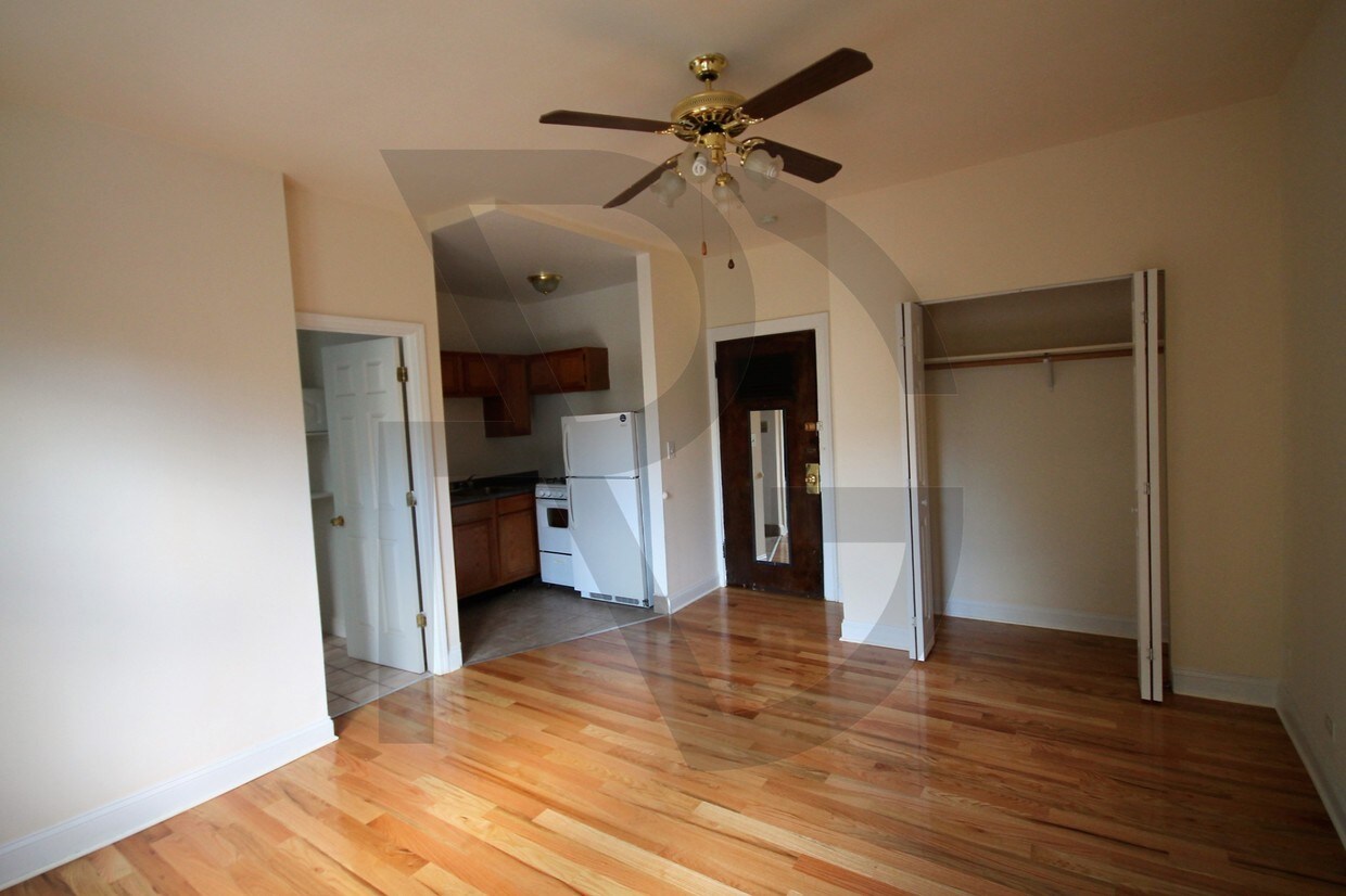 Primary Photo - 4851 N Damen Ave