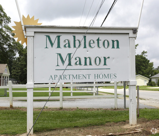 Building Photo - Mableton Manor