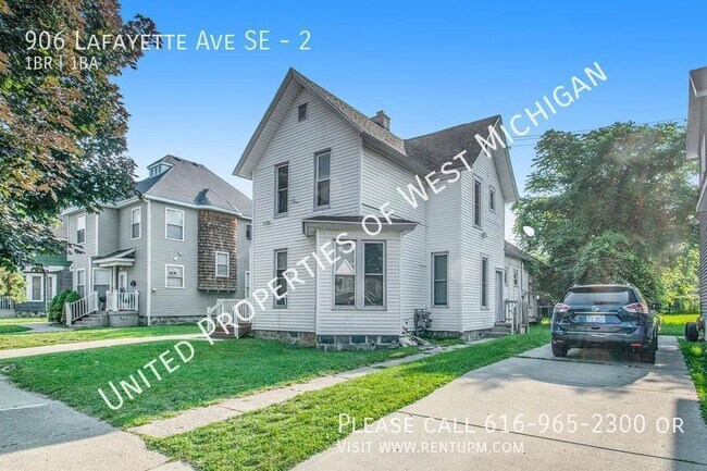 Building Photo - Available Now | 1 Bed 1 Bath Upper Unit Ap...