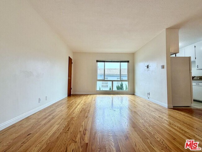 Foto del edificio - 1346 Cochran Ave