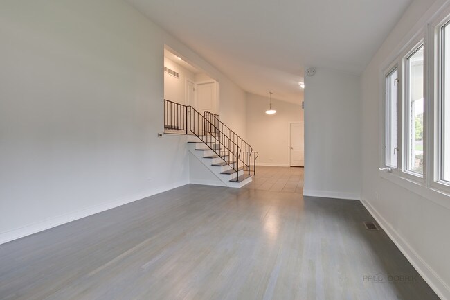 Foto del edificio - 4021 N Bloomington Ave