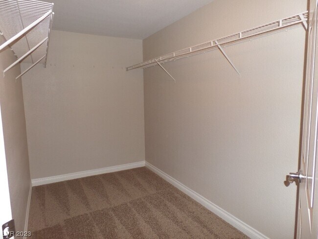 Foto del edificio - 2291 W Horizon Ridge Pkwy