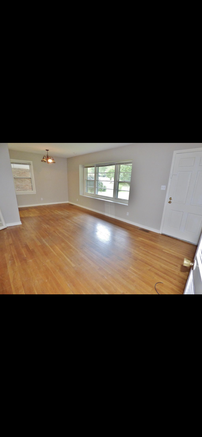 Building Photo - 217 Montclair Dr