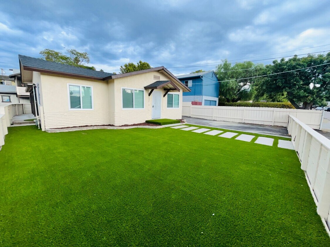 Foto principal - Remodeled 3 bedroom 2 Bath house