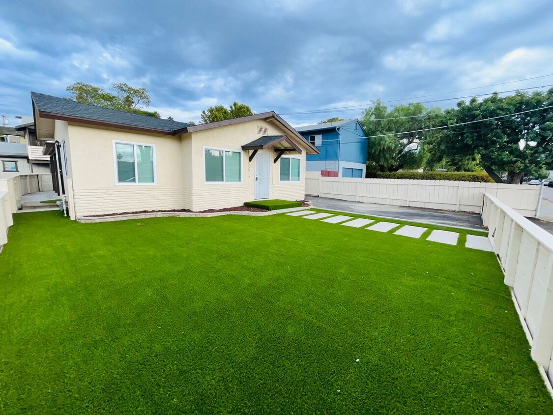 Primary Photo - Remodeled 3 bedroom 2 Bath house